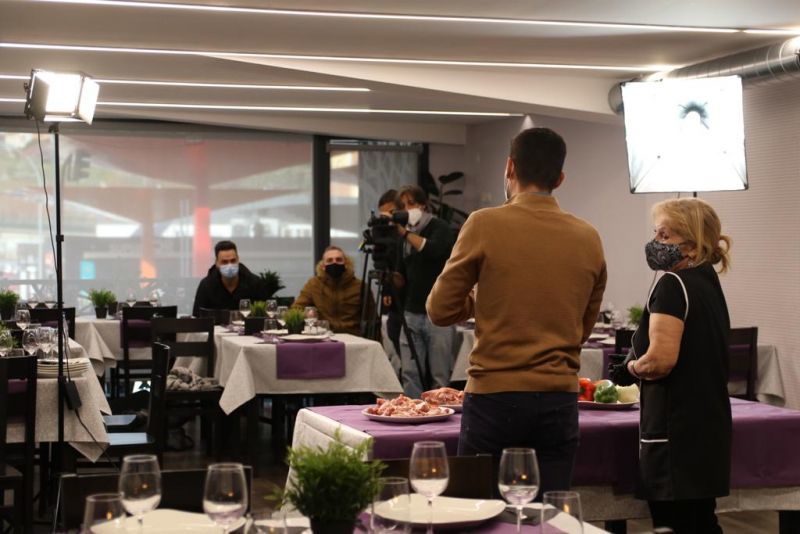 Hoy se ha rodado un capítulo de COMO SAPIENS en el Restaurante Marta, pronto veremos el resultado