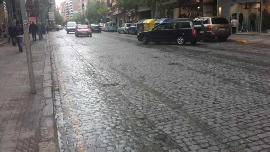 Los adoquines de Tres Cruces esta mañana.