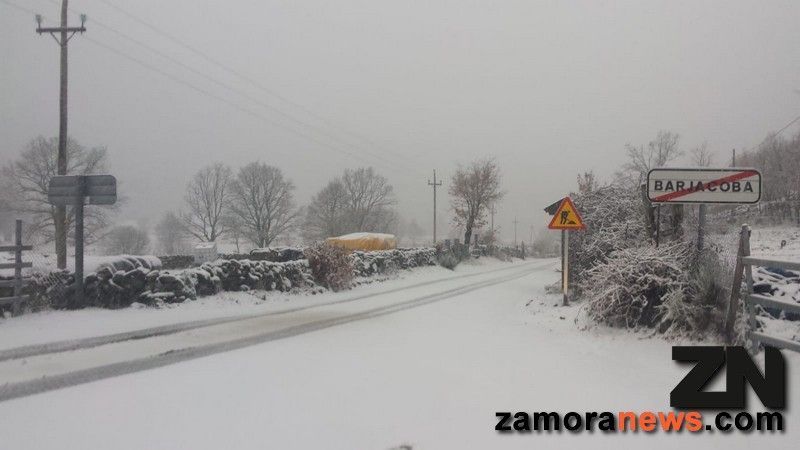 Tranquilidad en la red viaria de Zamora y provincia, tan solo el acceso a Porto y la subida a Peces con problemas de nieve