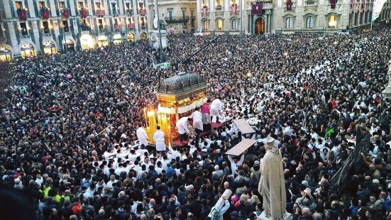 Catania, cuna de Santa Águeda, hervidero de emociones