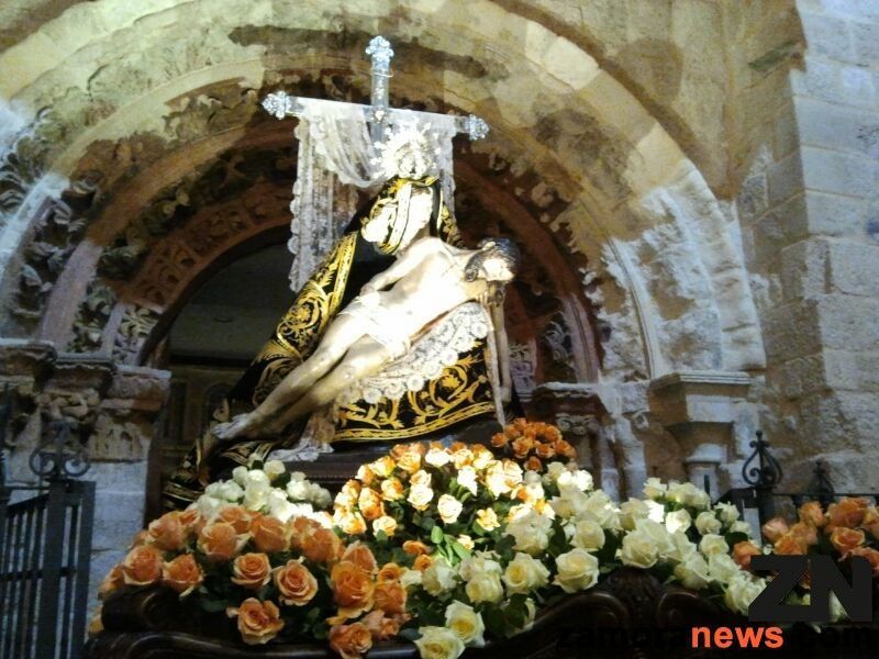 Paso titular de la cofradía de Nuestra Madre. Fotos: Iván González
