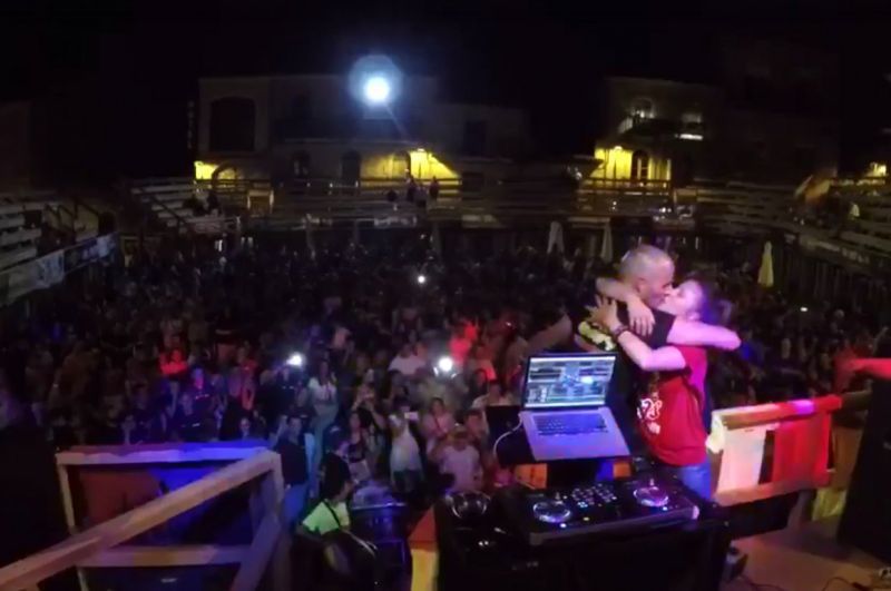 Noche especial y emocionante en Fermoselle: Petición de matrimonio de Agus Borges Fontanillo a su novia Noelia Fermoselle, y dijo "Si quiero"