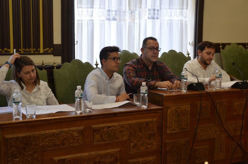Los grupos de la oposición cargan contra el equipo de Gobierno sobre la "falta de información y transparencia"