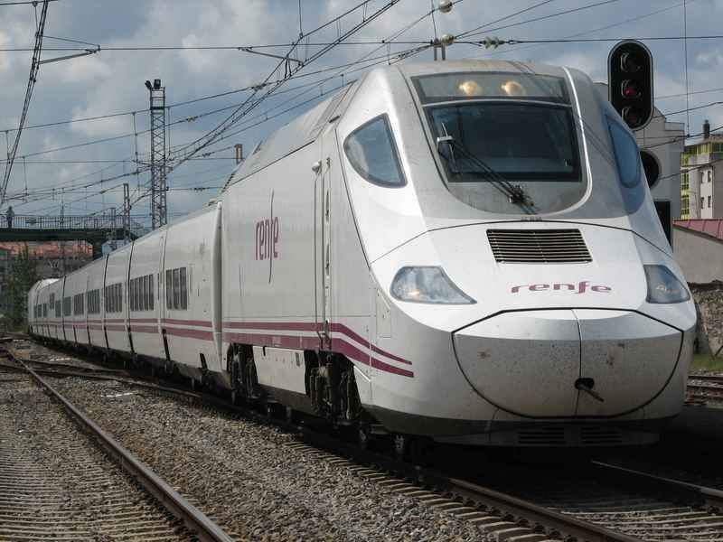 Renfe refuerza con 1.300 plazas los trenes de Zamora a Madrid durante el puente de Mayo