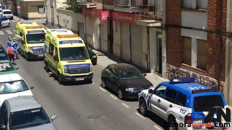 Llamada de auxilio e intervención rápida de la Policía Municipal y los servicios de Emergencia del SACYL en el barrio de los Bloques