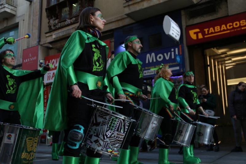 El pasacalles Batuccadoos a su inicio en Santa Clara. Imagen: Marcos Vicente