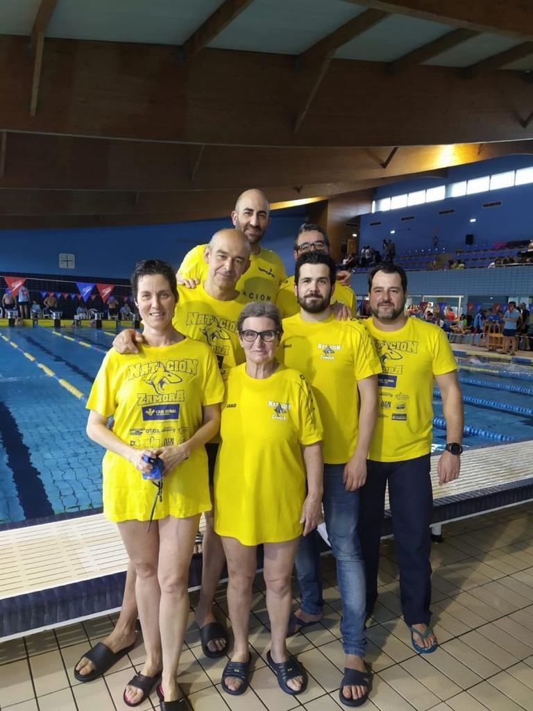Quince medallas para los nadadores zamoranos en el VII Open Castilla y León Máster de Invierno
