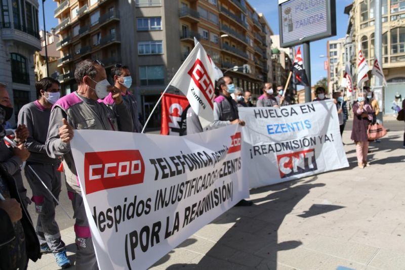 Trabajadores de Ezentis, en huelga por el despido de dos compañeros y la subcontratación de falsos autónomos