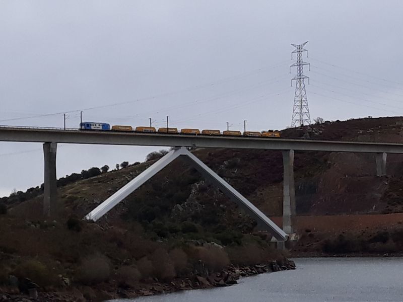 Adif AV realiza las pruebas de carga del viaducto sobre el río Tera, en el tramo Zamora-Pedralba de la Pradería