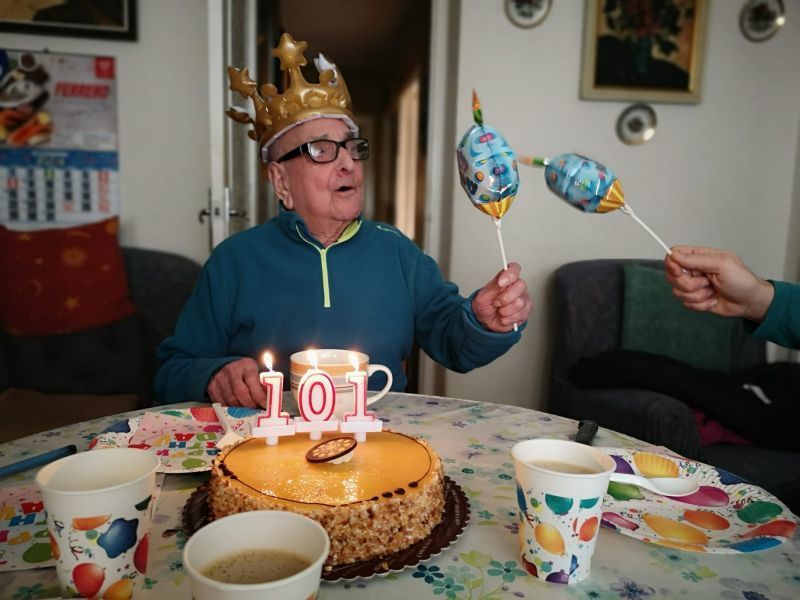 Francisco Margarida, uno de los veteranos de Los Bloques, sopla las 101 velas
