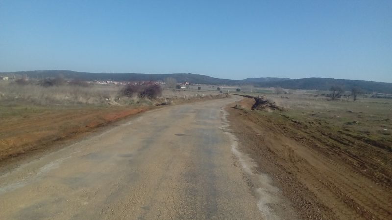 Iniciadas las obras del ensanche y refuerzo del camino municipal que une Moratones y Grijalba de Vidriales