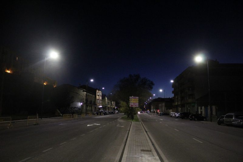 El nuevo alumbrado de la avenida de la Feria mejora la visibilidad anterior y reduce el consumo y las emisiones de CO2 en un 70 %
