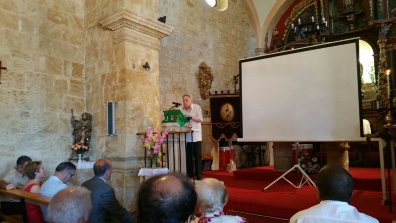 Antonio Pedrero homenajea a su madre en el Pregón del Carmen de Peleas de Abajo