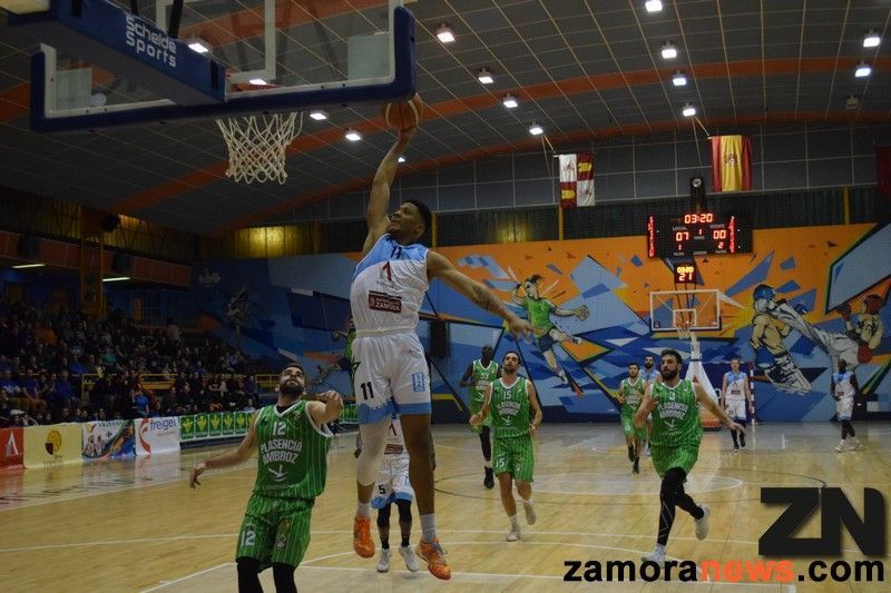 El CB Zamora juega de oro (77-49)