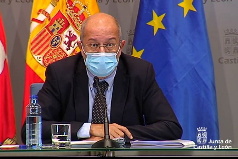 La Junta prorroga el cierre de interior de la hostelería, centros comerciales y centros deportivos