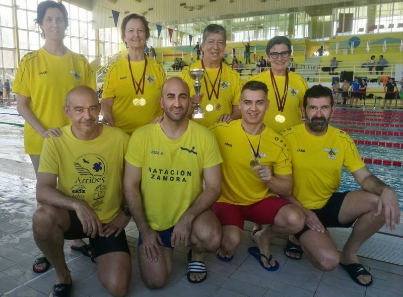 El Club Natación Zamora consigue en Burgos 7 oros, 3 platas y un bronce