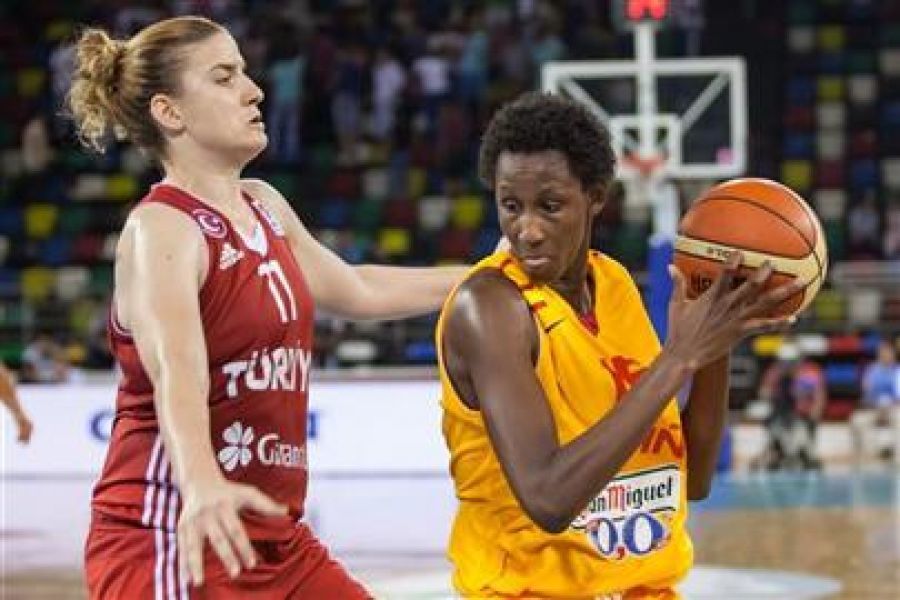 Astou Ndour con la camiseta de la selección. Foto: FEB