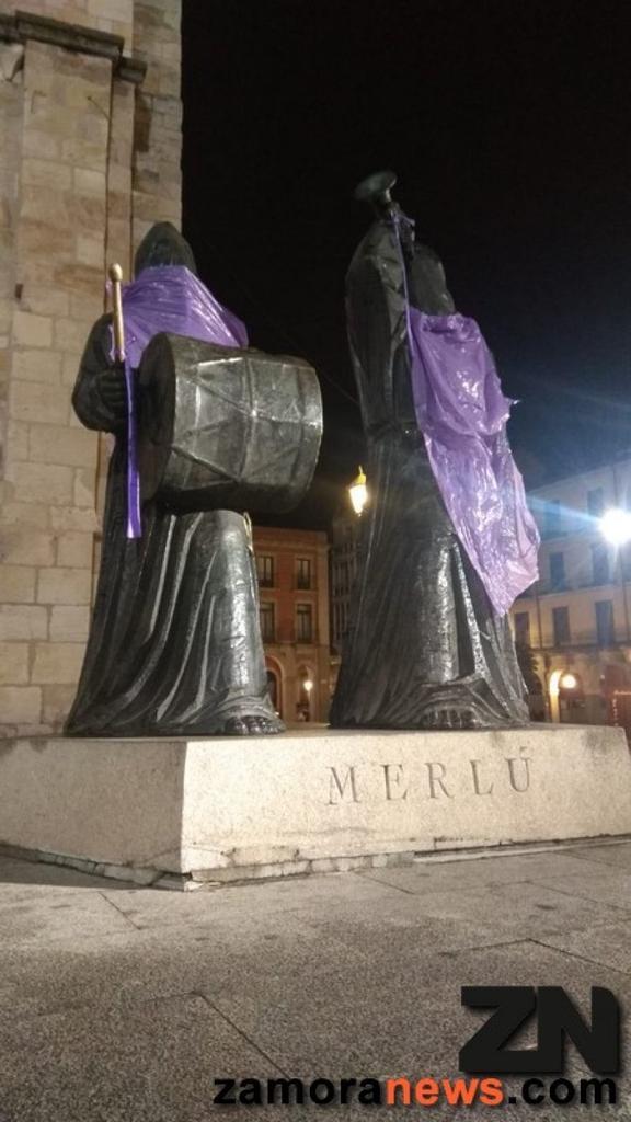 MERLÚ 8M el morado de una imagen de hombres en la Semana Santa de Zamora