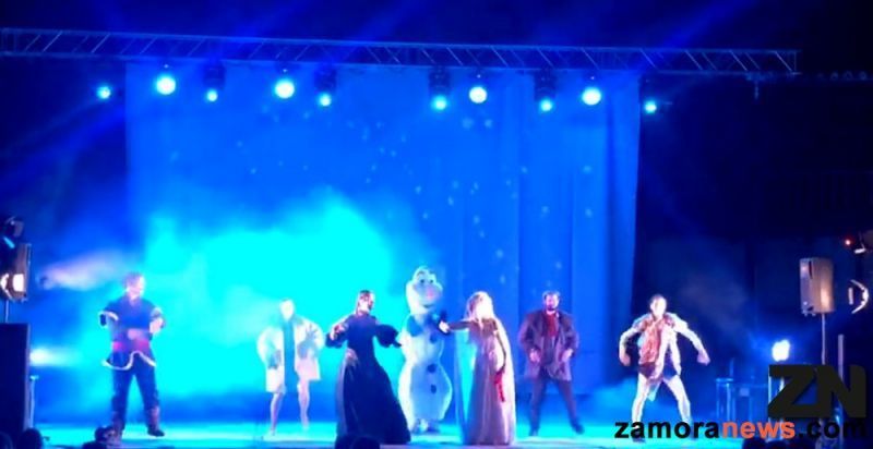 El tributo musical a Frozen, otro lleno en las Noches de Toro donde los peques fueron protagonistas