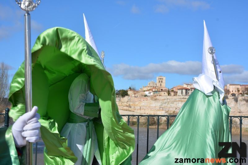 Bajada generalizada de temperaturas y chubascos para un Jueves Santo donde no perder la Esperanza de ver el sol será el sino