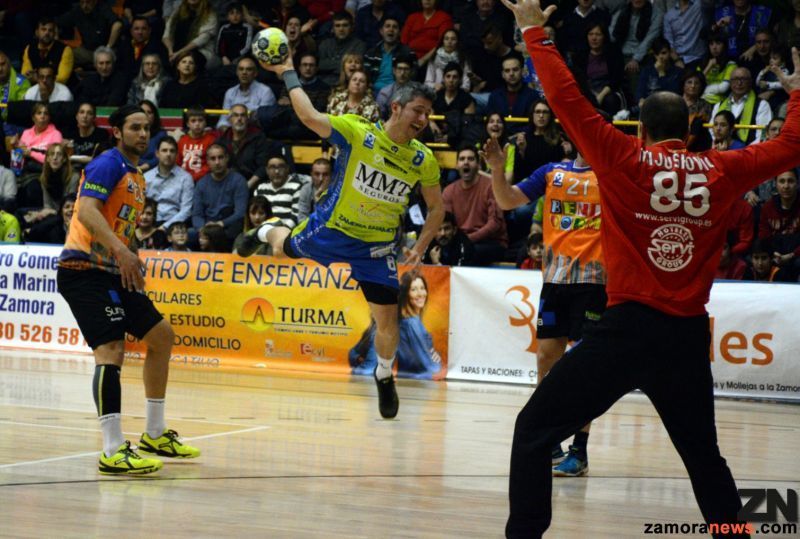 El corazón y la garra no pueden con un BM Benidorm enchufado (21-26)