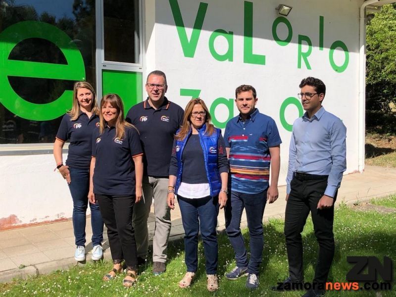 Mayte Martín se compromete a una renovación integral y al "mantenimiento constante" del bosque de Valorio