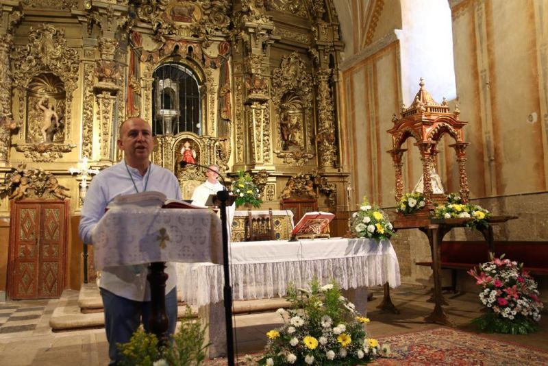 El Himno de La Concha suena en La Hiniesta ante 30 personas