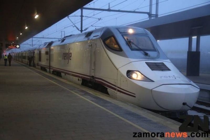 Adif restablece el tráfico ferroviario entre Zamora y Ourense este domingo a las 05:00 horas