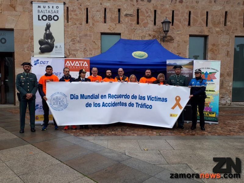 Proyecto 2000 Zamora entrega 300€ a la Fundación AVATA