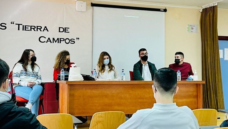 Cinco antiguos alumnos recuerdan sus vivencias en el IES Tierra de Campos