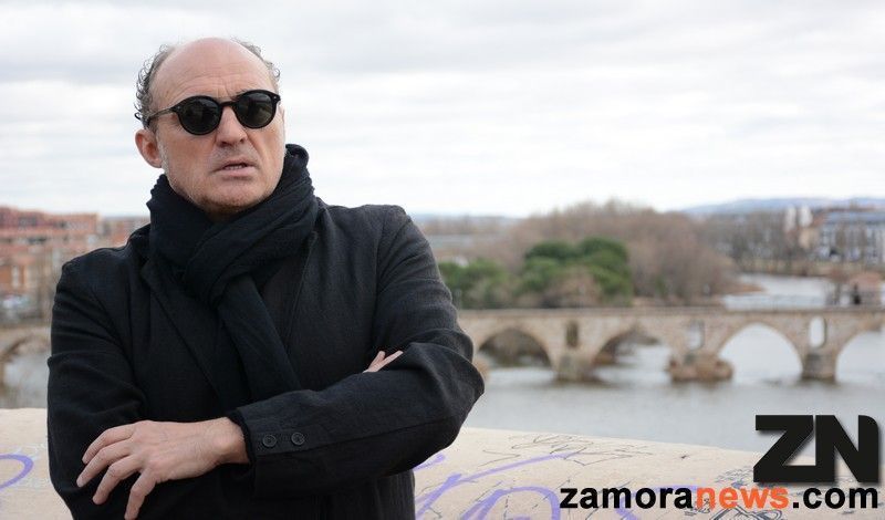 Alberto Merchán: "El pasado siempre regresa, no deja de volver, de manifestarse y lo hace o puede hacerlo con una memoria que transforma a su conveniencia"