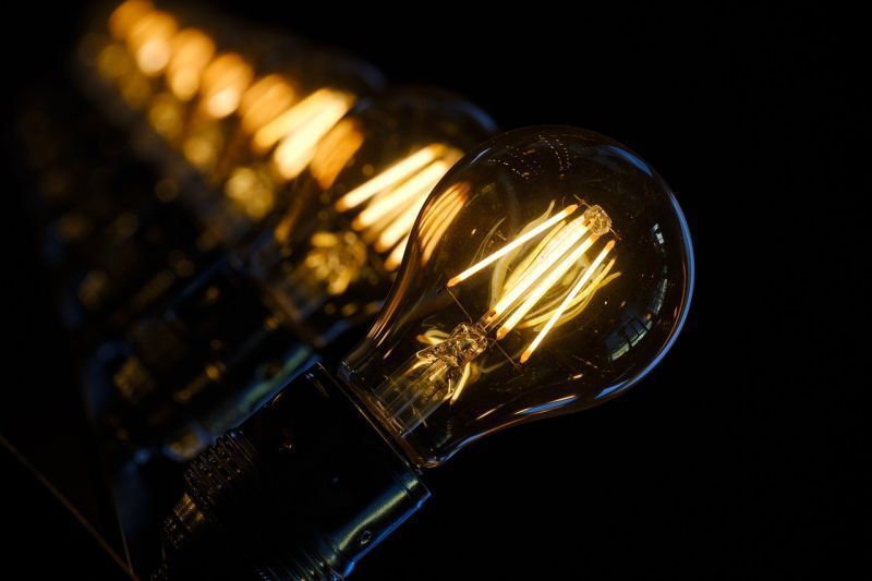 Subida en el recibo de la luz, tras dos meses de bajadas, la factura del usuario medio vuelve a alcanzar los 80 euros