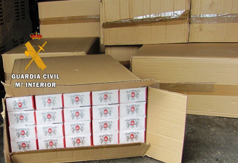 La Guardia Civil intercepta una furgoneta con 5.000 cajetillas de tabaco de contrabando en Requejo de Sanabria