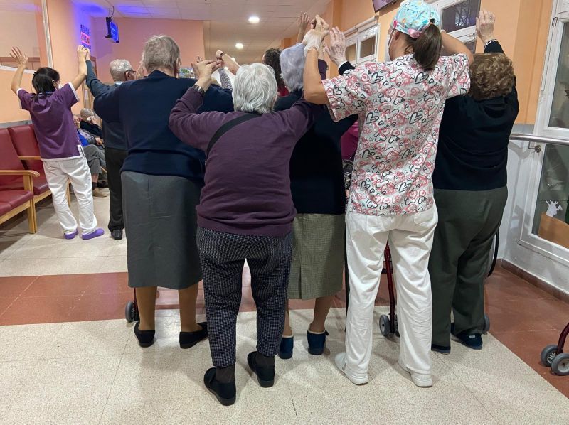 Los abuelos de la residencia de Peleas celebran la vida y que en su centro ya no hay bicho