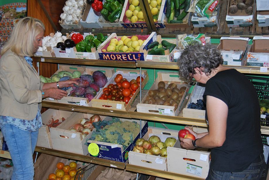 Dos clientes en la tienda de Naturalia