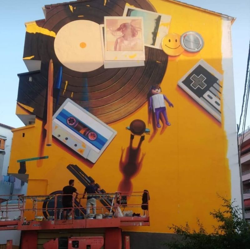 Las imágenes de nuestra infancia, los ochenta y noventa en la pared de la calle Arapiles