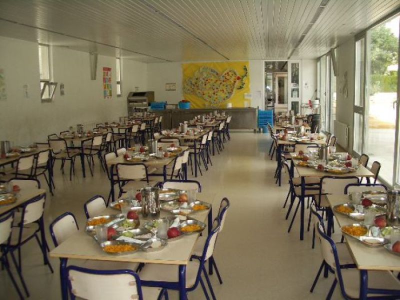 El Ayuntamiento concede 36 becas de comedor escolar para los centros concertados de la ciudad
