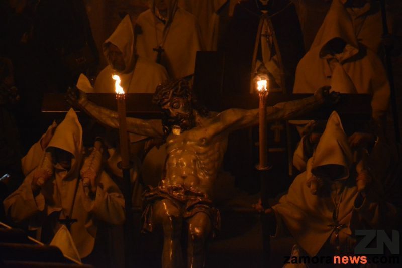 El Cristo de la Buena Muerte y el Jerusalem de Miguel Manzano hicieron enmudecer a la Bien Cercada