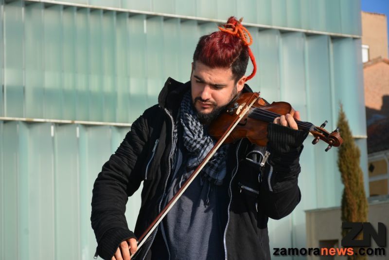 El violinista empollón y gamberrete de la clase que inició su carrera a los 3 años se llama Jorge Guillén, y su espectáculo Strad
