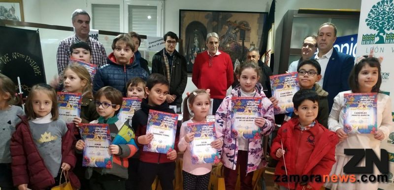 Eva Prieto, Verónica Bragado, y Bruno Martín ganadores del Primer Concurso de Pintura Navideña Infantil de la Asociación Cultural de la Tercera Caída