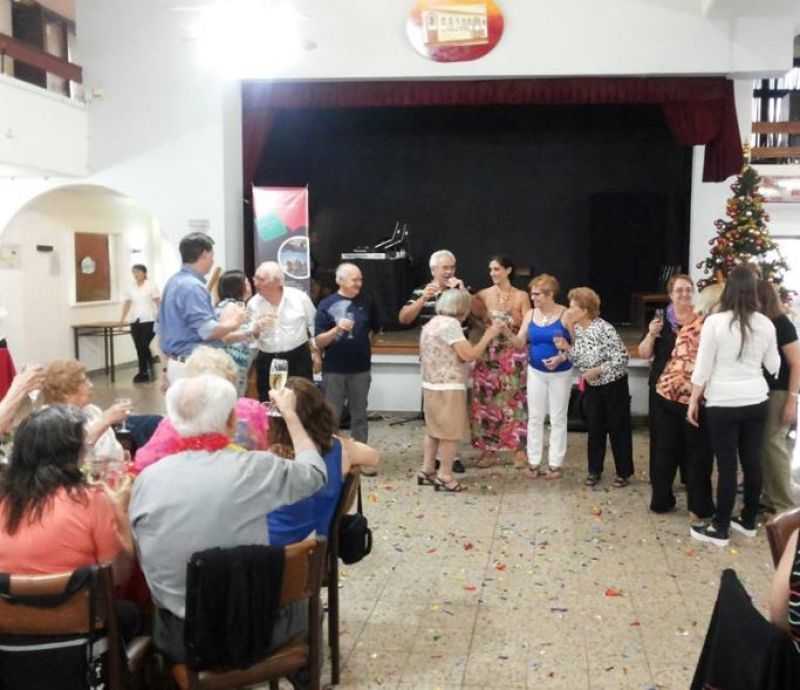 Brindis por el nuevo año de los zamoranos residentes en Argentina. Foto: Centro Zamorano de Buenos Aires.