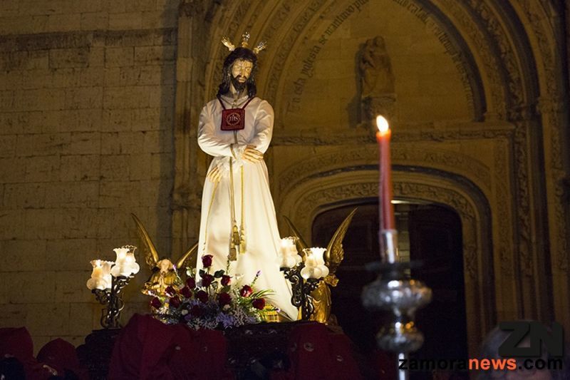 El Santísimo Cristo de la Misericordia procesionó en Toro en la noche de este Domingo de Ramos