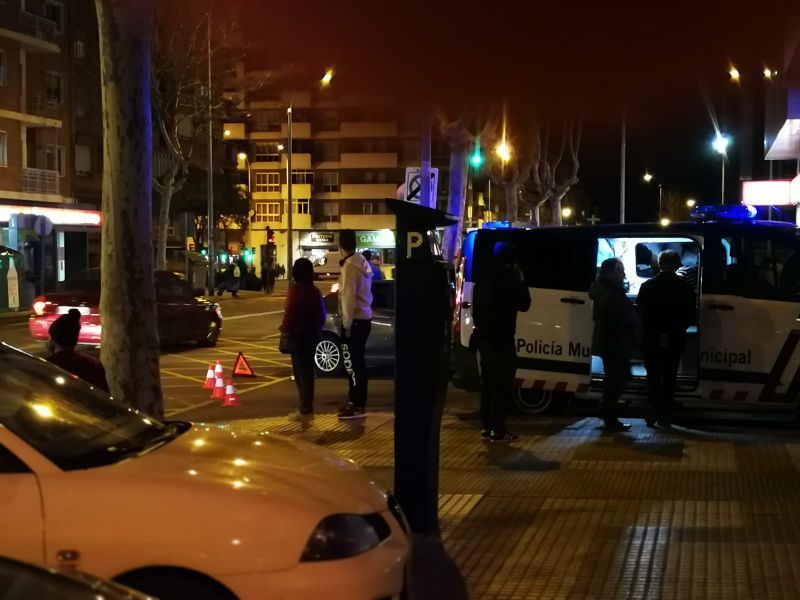 Un golpe por alcance a una moto corta el tráfico en la avenida de las Tres Cruces