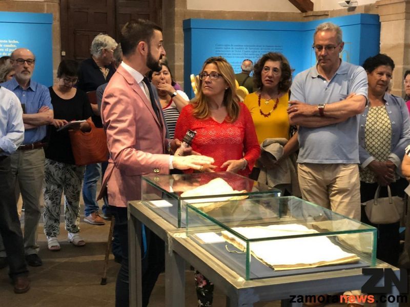 La iglesia de la Encarnación acoge la exposición del cuarto centenario de la aparición de la Virgen del Tránsito
