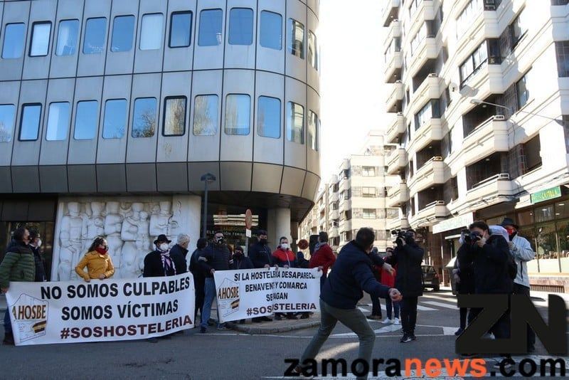 La hostelería zamorana, harta de su situación, corta La Marina