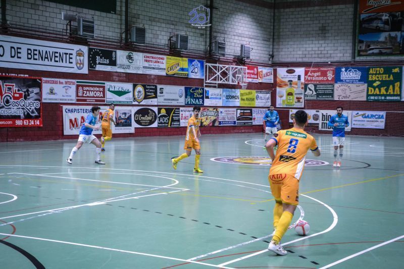El Atlético Benavente jugó de amarillo como apoyo a la lucha contra el cáncer infantil