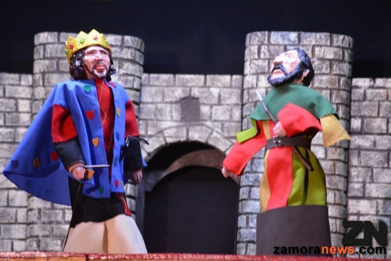 Capitonis Durii cuenta la historia de Doña Urraca la señora de Zamora en formato infantil y con los gigantes guiñoles