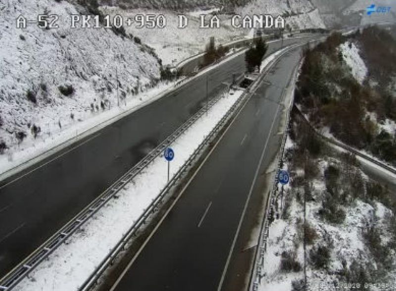 Nochevieja helada y con nevadas: incidencias en las carreteras de Pías, de Orense a Porto y Laguna de las Peces