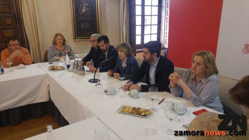 Luisa Carcedo y Luis Tudanca se reunieron esta tarde en Zamora con varios colectivos sanitarios para atender sus reivindicaciones