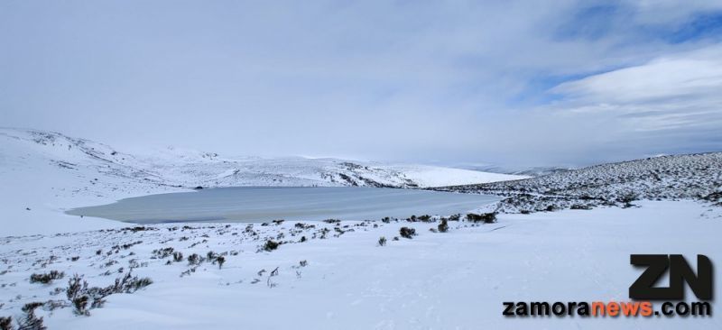 Estuvimos en la laguna de Peces para comprobar que permanece helada